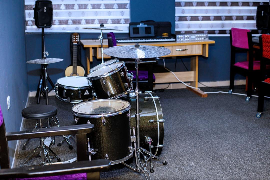 A creative corner with instruments and soft seating